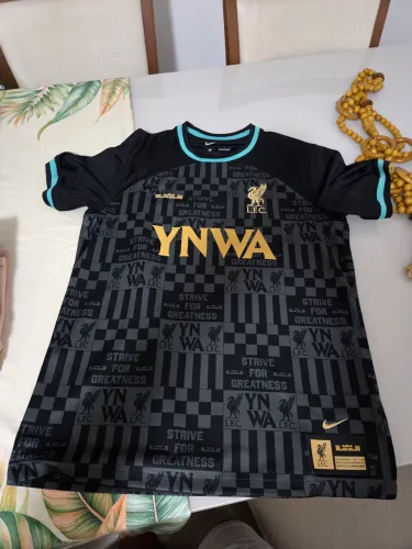 camisa é a edição especial Nike Liverpool FC x LeBron James Stadium tamanho G (Original)