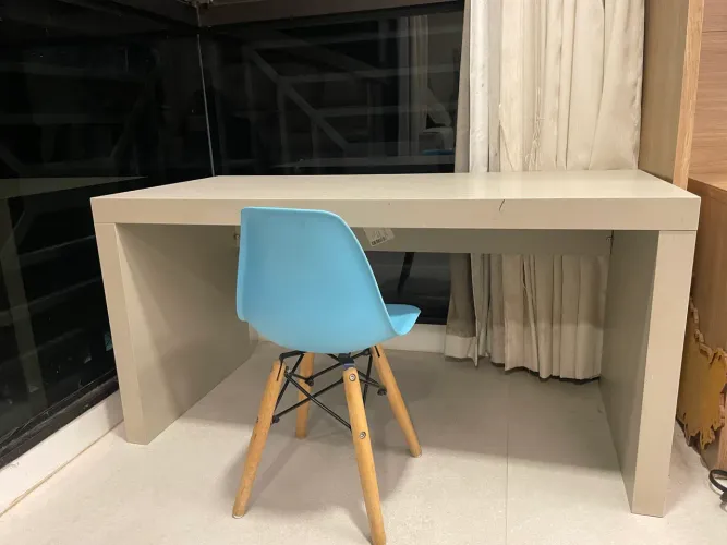 Mesa de Estudo Infantil com cadeira