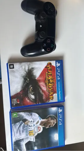 Vendo 2 jogos para ps4: God of War 3 e Fifa 18