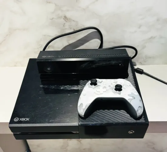 X Box one Fat + controle + knect + 8 jogos