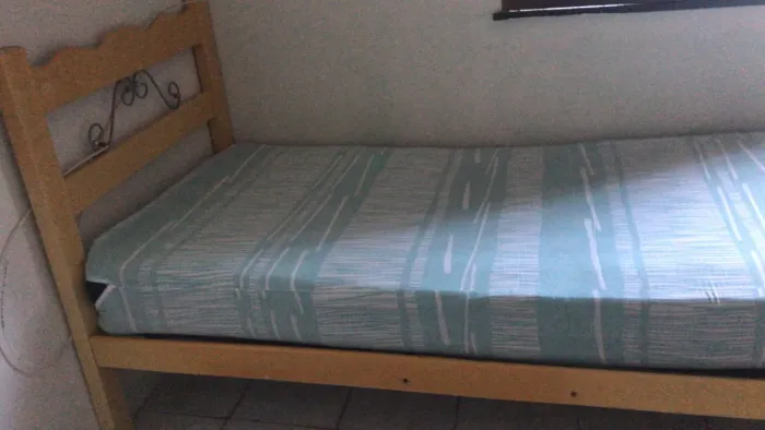 Cama de solteiro com colchão