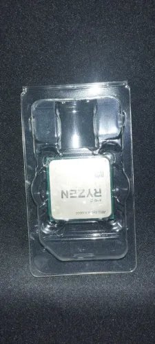 AMD Ryzen 3 3200G