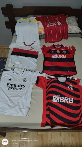 Seis camisas clubes com uma bermuda jeans grátis!