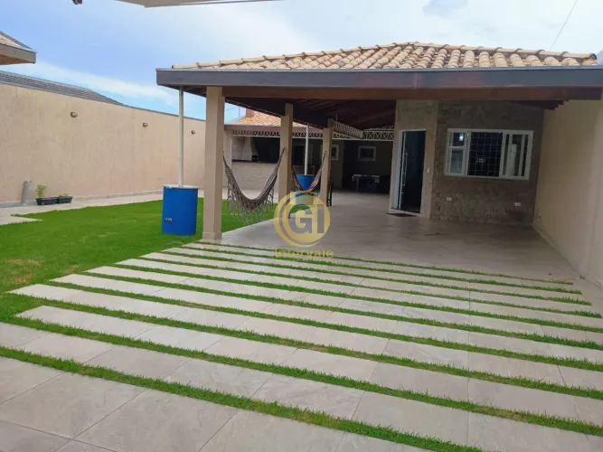 Casa Completa à Venda no Jardim Colonia em Jacareí - SP: 2 Quartos, 1 Suíte, 4 Vagas e Esp