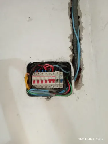Eletricista *