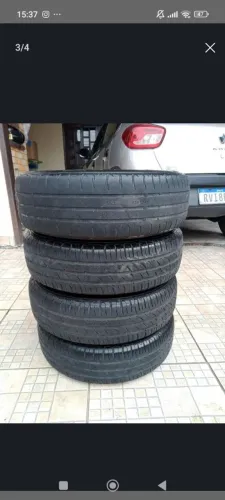 Jogo de rodas com pneus
