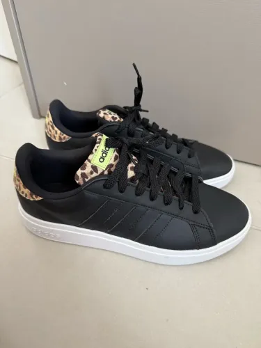 Tênis adidas feminino