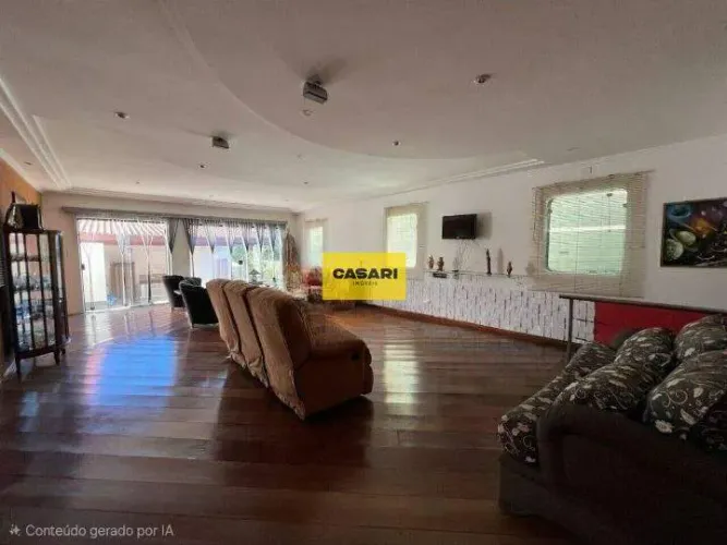Casa Alto Padrão à Venda com 3 Dormitórios e 572 m² de Terreno em Santa Terezinha