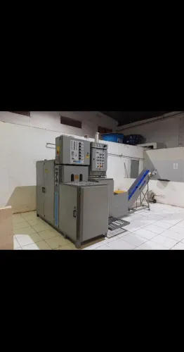 Vende-se Uma Máquina Sopradora IMC de garrafa Pet e Periféricos.