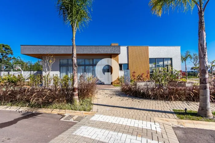 TERRENO EM CONDOMÍNIO CLUBE PRÓXIMO AO PARQUE TANGUÁ COM 204M²