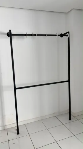 Arara de parede com 2 barras 