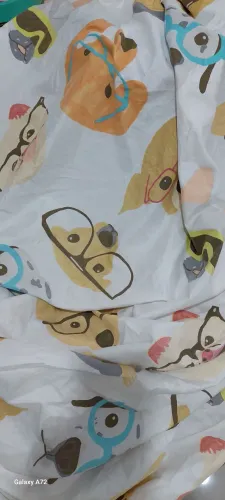 Lençóis de cama com elástico animaizinhos.
