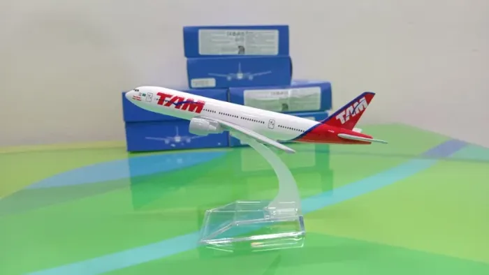 AVIÃO TAM , 16CM - NOVO - COLECIONE / PRESENTEAR.