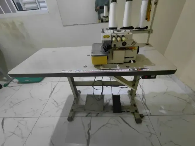 Máquina Overloque