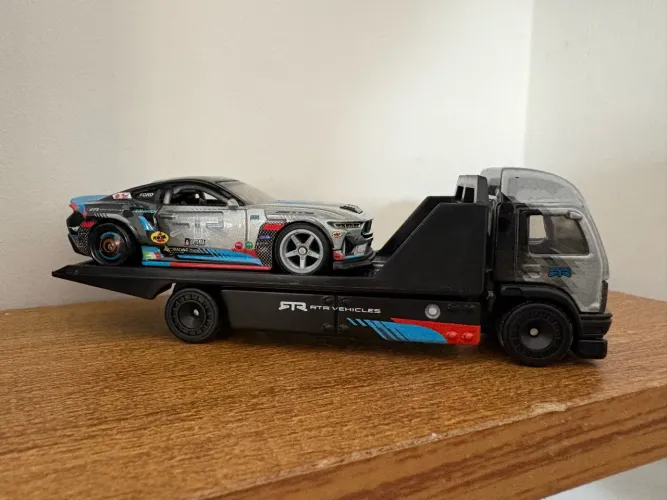 Hot Wheels Team Transport 2024 Ford Mustang RTR Spec 5-FD & Aero Lift