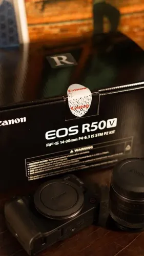 Canon R50 c/lente do Kit - Menor preço da Net