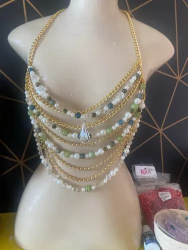 Cropped de miçangas 