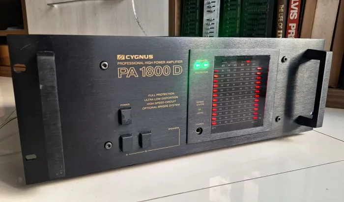AMPLIFICADOR CYGNUS PA 1800D ( ZERADO )