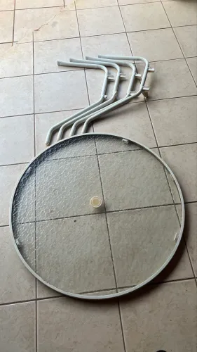 Mesa e cadeira para piscina 