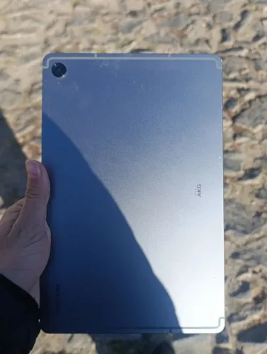 SAMSUNG TAB S9 FE com pequenos aranhões, comprei novo porém não estou usando 