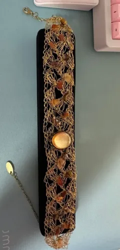 gargantilha semi jóia dourada com pedras