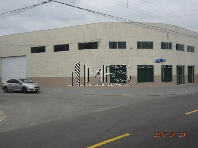 Amplo Salão Comercial para Locação em Ribeirópolis, Praia Grande - 350m²