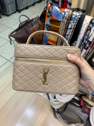 Bolsa gaby qualidade de italiana da Yves Saint Laurent e em couro legítimo cor creme 