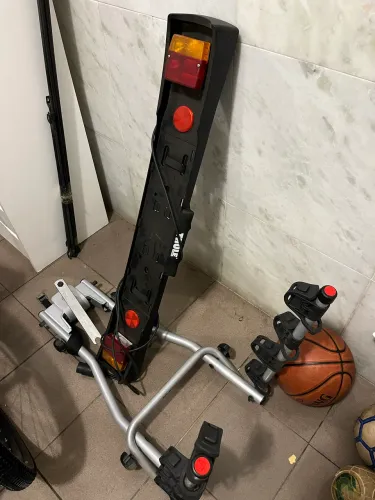 Suporte Thule 4 bicicletas + Suporte Placa