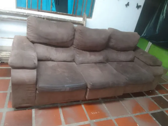 Vendo sofa retratil bem grande precisa higienizar