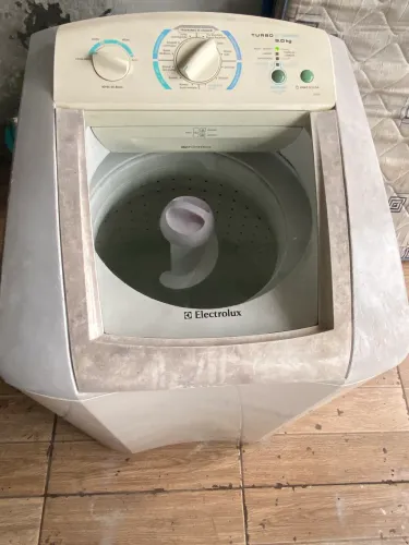 Vendo máquina de lavar 09k, pegando perfeitamente todas as funções, entrego sem custo!