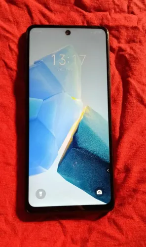 Vende-se celular infinix positivo com algumas marcas de uso, mas em bom estado de uso