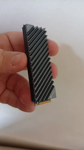 Ssd 1tb NV2 Kingston com dissipador