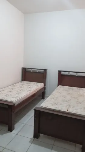 Vendo 2 CAMAS com COLCHÃO Solteiro
