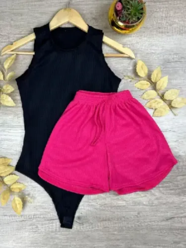 BODY SHORT LOOK CANELADO