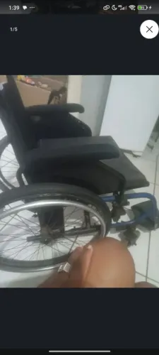 Cadeira de rodas para cadeirante autônomo e que anda acompanhado