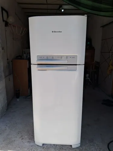 Geladeira Electrolux 400 litros 