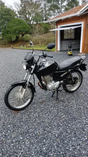 Vendo 150 KS bem bonita 