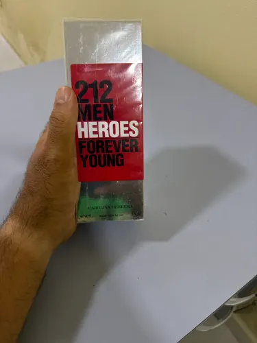 Perfume 212 MEN Heroes 