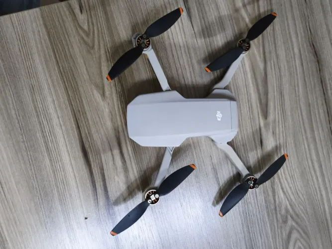Drone DJI Mini Combo Completo - Com Mochila, 2 Baterias e Acessórios Extras!