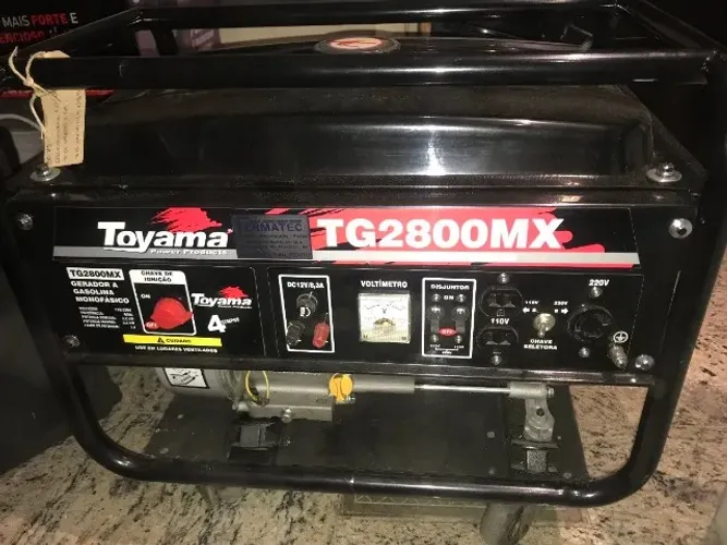Gerador Toyama TG2800MX seminovo com defeito no alternador