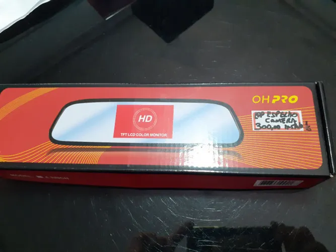 Espelho retrovisor com câmera novo instalado no seu carro
