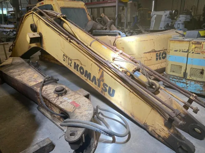 Restroescavadeira Komatsu PC 200-6b para retirada de peças e peças avulsas