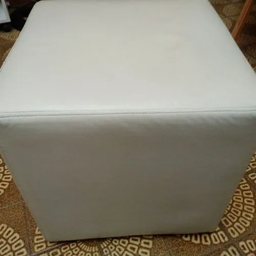 Puff branco, courvin, bom estado, vários. E outros.