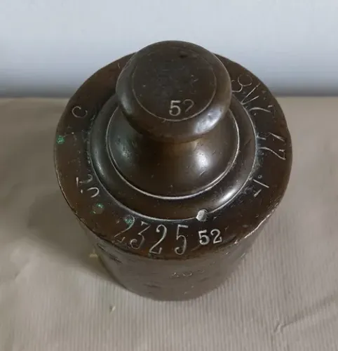 Antigo peso de bronze 12 x 8 cm - 5 kg