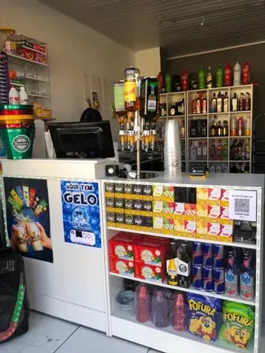 Balcão caixa c/ vitrine + Colmeia Branca MDF kit adega