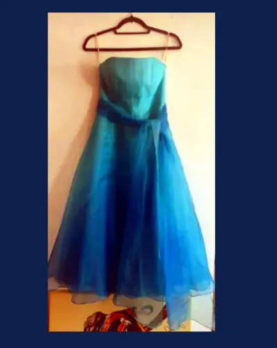 Vestido tomara que caia azul celeste alfaiataria impecável com saias esvoaçantes divinas!