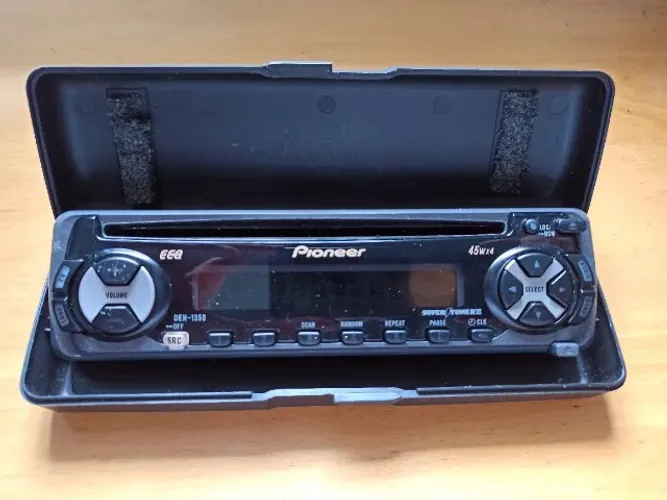 Pioneer DEH-1350 (Frente)