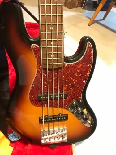 Baixo Fender Deluxe 5 cordas MIM