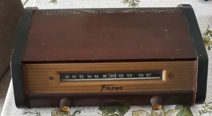 Rádio Antigo Telefunken Fremo 