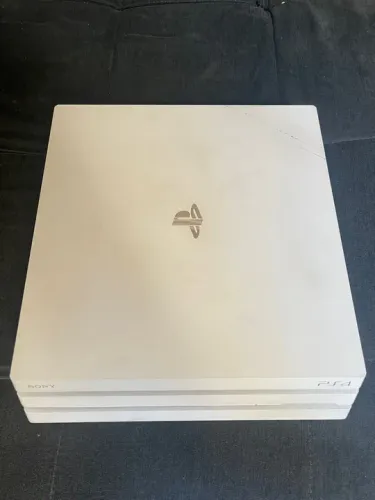 PS4 Pro Branco 1TB 4K c/ 6 jogos - 3 controles R$2099,00